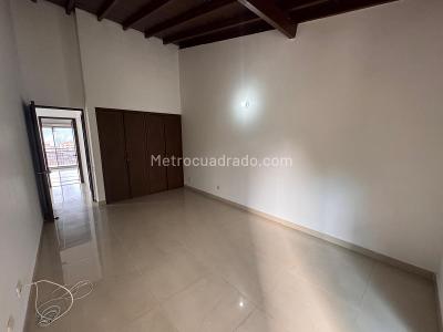Casa de 3 alcobas en venta en Loma Benedictinos, Envigado, 153 m² · foto 11 de 16