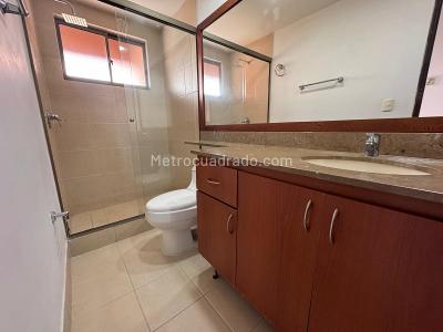 Casa de 3 alcobas en venta en Loma Benedictinos, Envigado, 153 m² · foto 13 de 16