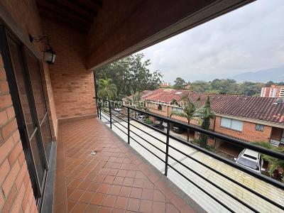 Casa de 3 alcobas en venta en Loma Benedictinos, Envigado, 153 m² · foto 14 de 16