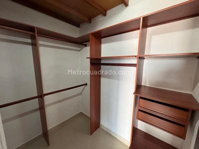Casa de 3 alcobas en venta en Loma Benedictinos, Envigado, 153 m² · foto 15 de 16
