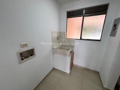 Casa de 3 alcobas en venta en Loma Benedictinos, Envigado, 153 m² · foto 3 de 16