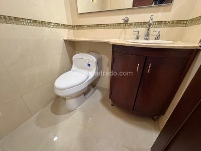 Casa de 3 alcobas en venta en Loma Benedictinos, Envigado, 153 m² · foto 7 de 16
