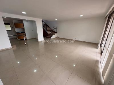 Casa de 3 alcobas en venta en Loma Benedictinos, Envigado, 153 m² · foto 8 de 16