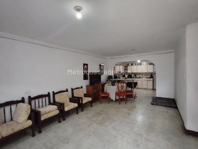 Casa de 5 alcobas en venta en Guayabal, Medellín, 142 m² · foto 2 de 11