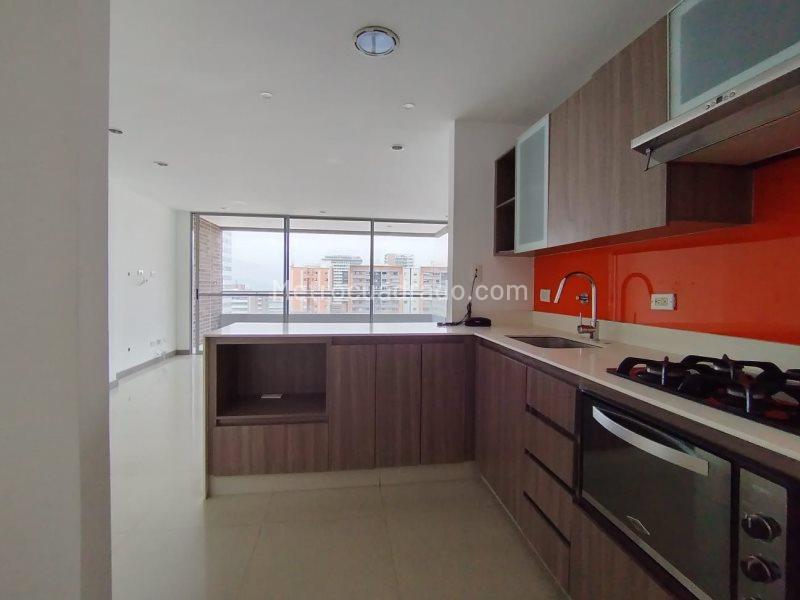 Apartamento de 3 Alcobas en Ciudad del Río, El Poblado - 2