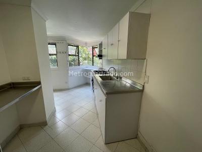 Apartamento en arriendo en Poblado, Medellín · foto 2 de 14