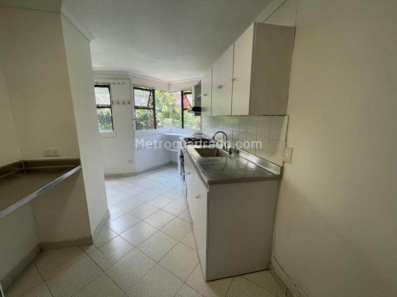 Apartamento Exclusivo de 4 Alcobas con Amenidades en El Poblado - 2