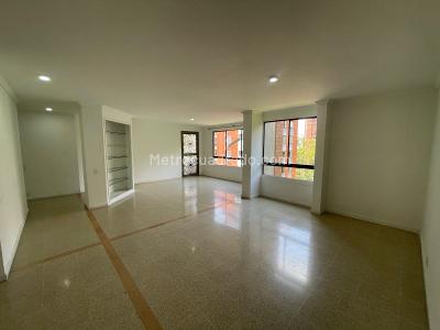 Apartamento en arriendo en Poblado, Medellín · foto 3 de 14