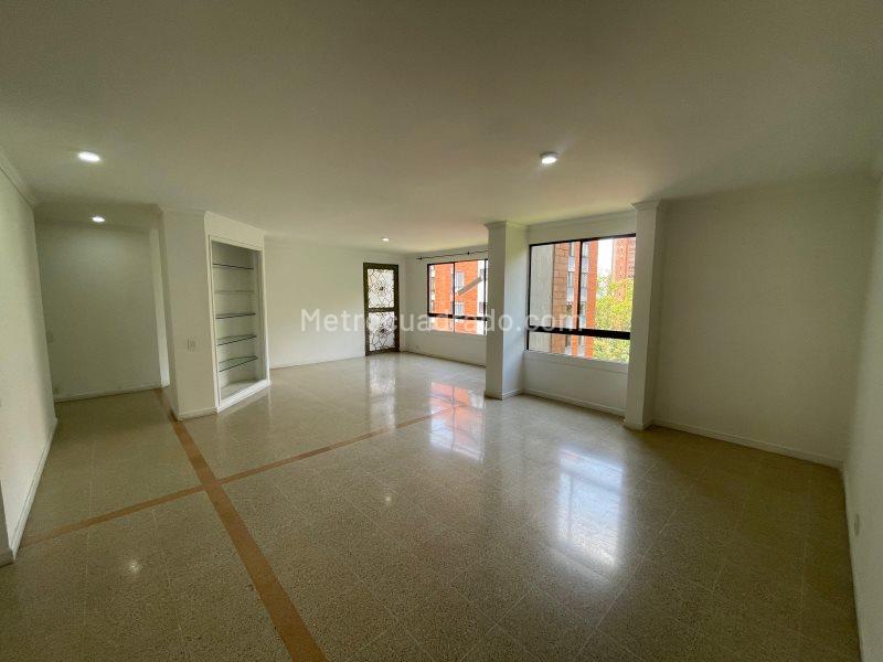 Apartamento Exclusivo de 4 Alcobas con Amenidades en El Poblado - 3