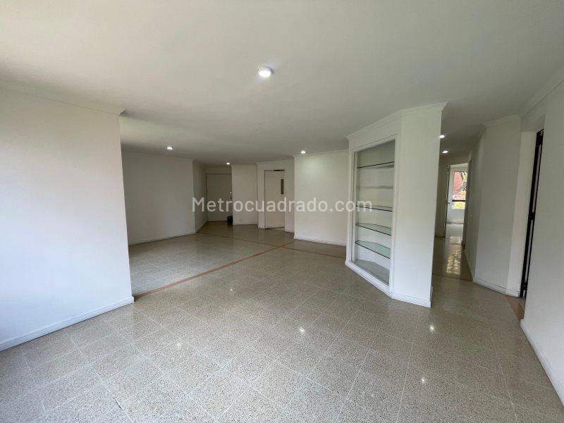 Apartamento Exclusivo de 4 Alcobas con Amenidades en El Poblado - 4