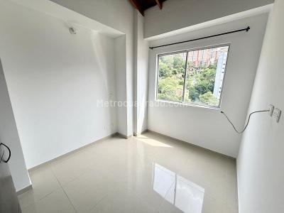 Apartamento de 3 alcobas en arriendo en El Trianon, Envigado, 80 m² · foto 8 de 11