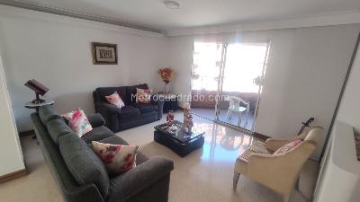 Apartamento de 4 alcobas en venta en Laureles, Medellín, 141 m² · foto 2 de 20