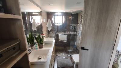 Apartamento de 4 alcobas en venta en El Poblado Las Lomas, Medellín, 179 m² · foto 18 de 20