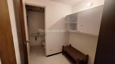 Apartamento de 4 alcobas en venta en Laureles La Castellana, Medellín, 90 m² · foto 10 de 14