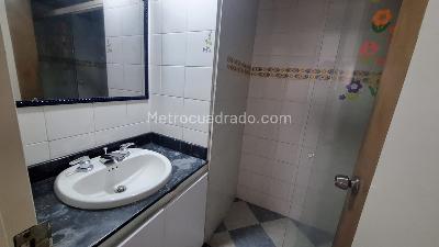 Apartamento de 4 alcobas en venta en Laureles La Castellana, Medellín, 90 m² · foto 12 de 14