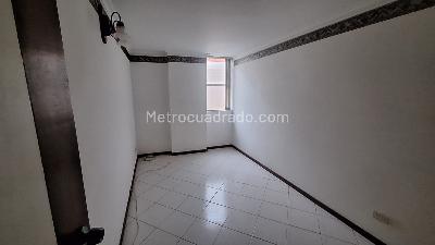 Apartamento de 4 alcobas en venta en Laureles La Castellana, Medellín, 90 m² · foto 3 de 14