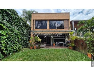 Casa de 3 alcobas en venta en El Atravesao, Envigado, 240 m² · foto 16 de 20