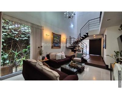 Casa de 3 alcobas en venta en El Atravesao, Envigado, 240 m² · foto 2 de 20