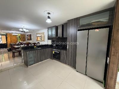 Casa de 4 alcobas en venta en Buganviles, Neiva, 210 m² · foto 9 de 14