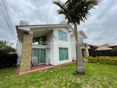 Casa de 5 alcobas en venta en Puerta Grande, Mosquera, 336 m² · foto 2 de 20