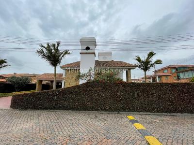 Casa de 5 alcobas en venta en Puerta Grande, Mosquera, 336 m² · foto 5 de 20