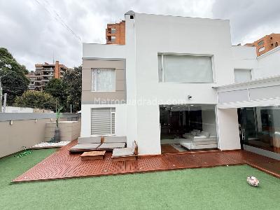 Casa de 5 alcobas en venta en Santa Paula, Bogotá, 530 m² · foto 2 de 20