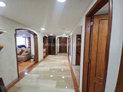 Apartamento de 5 alcobas en venta en Ciudad Salitre Nororiental, Bogotá, 238 m² · foto 2 de 20