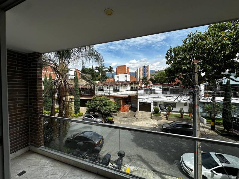 Spacious 3BR Apartment with Open Kitchen in Calasanz - 2