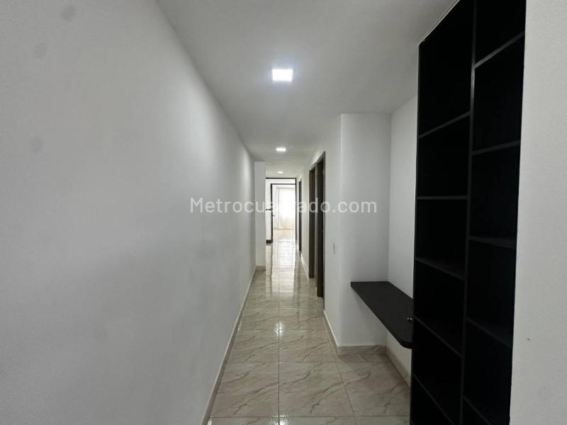 Spacious 3BR Apartment with Open Kitchen in Calasanz - 6