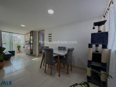 Apartamento de 3 alcobas en venta en Maria Auxiliadora, Sabaneta, 60 m² · foto 2 de 18