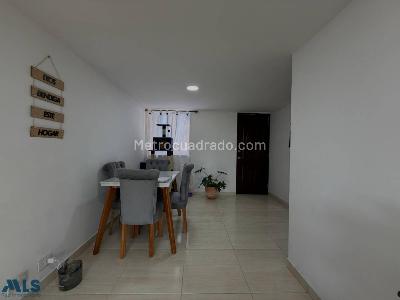 Apartamento de 3 alcobas en venta en Maria Auxiliadora, Sabaneta, 60 m² · foto 7 de 18
