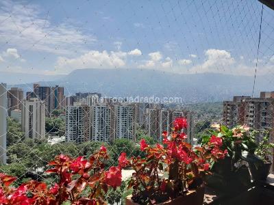 Apartamento en venta en Loma De Los Bernal, Medellín · foto 14 de 16