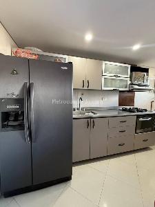 Apartamento en venta en Loma De Los Bernal, Medellín · foto 2 de 16