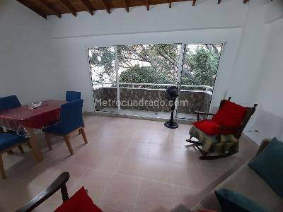 Apartamento de 3 alcobas en venta en Laureles La Castellana, Medellín, 105 m² · foto 2 de 13
