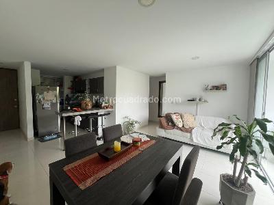 Apartamento de 3 alcobas en venta en El Refugio, Cali, 68 m² · foto 3 de 9