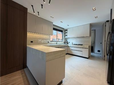 Apartamento de 3 alcobas en venta en Santa Paula, Bogotá, 243 m² · foto 2 de 15