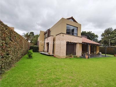 Casa de 4 alcobas en venta en Kalamary, Chía, 410 m² · foto 2 de 20