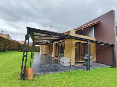 Casa de 4 alcobas en venta en Kalamary, Chía, 410 m² · foto 3 de 20