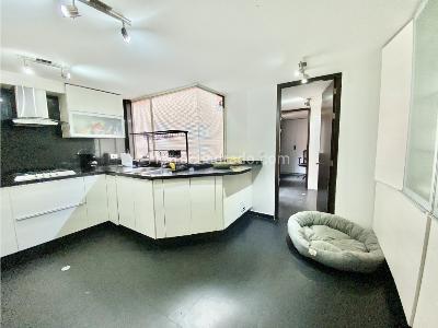 Apartamento de 3 alcobas en venta en El Virrey, Bogotá, 207 m² · foto 10 de 20