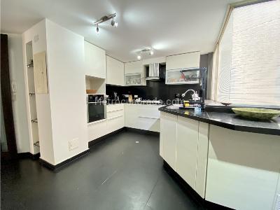 Apartamento de 3 alcobas en venta en El Virrey, Bogotá, 207 m² · foto 8 de 20