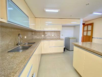 Casa de 4 alcobas en venta en San Jose De Bavaria, Bogotá, 220 m² · foto 14 de 20