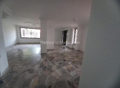 Casa de 5 alcobas en venta en Santa Anita, Cali, 228 m² · foto 4 de 16