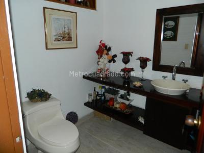 Casa de 5 alcobas en venta en Flora Industrial, Cali, 318 m² · foto 6 de 20