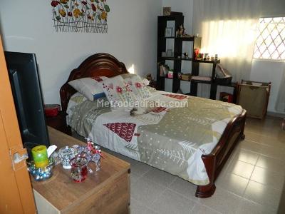 Casa de 5 alcobas en venta en Flora Industrial, Cali, 318 m² · foto 14 de 20