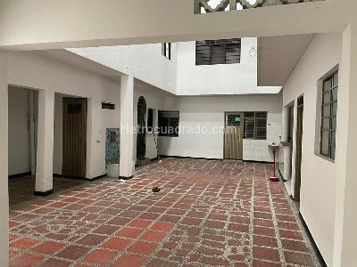 Casa de 5 alcobas en venta en Aguablanca, Cali, 397 m² · foto 2 de 12
