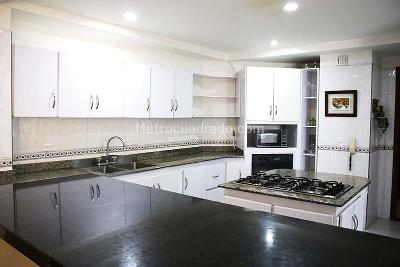 Apartamento de 3 alcobas en venta en Granada, Cali, 233 m² · foto 7 de 20
