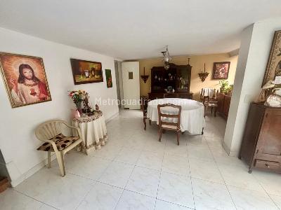 Casa de 3 alcobas en venta en El Lido, Cali, 201 m² · foto 2 de 14