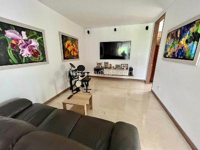Apartamento de 3 alcobas en venta en Santa Rita, Cali, 228 m² · foto 2 de 20