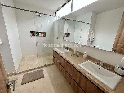 Apartamento de 3 alcobas en venta en Santa Rita, Cali, 228 m² · foto 16 de 20