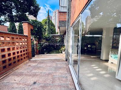 Casa de 4 alcobas en venta en El Poblado Castropol, Medellín, 171 m² · foto 2 de 13